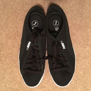 Never worn puma sneakers